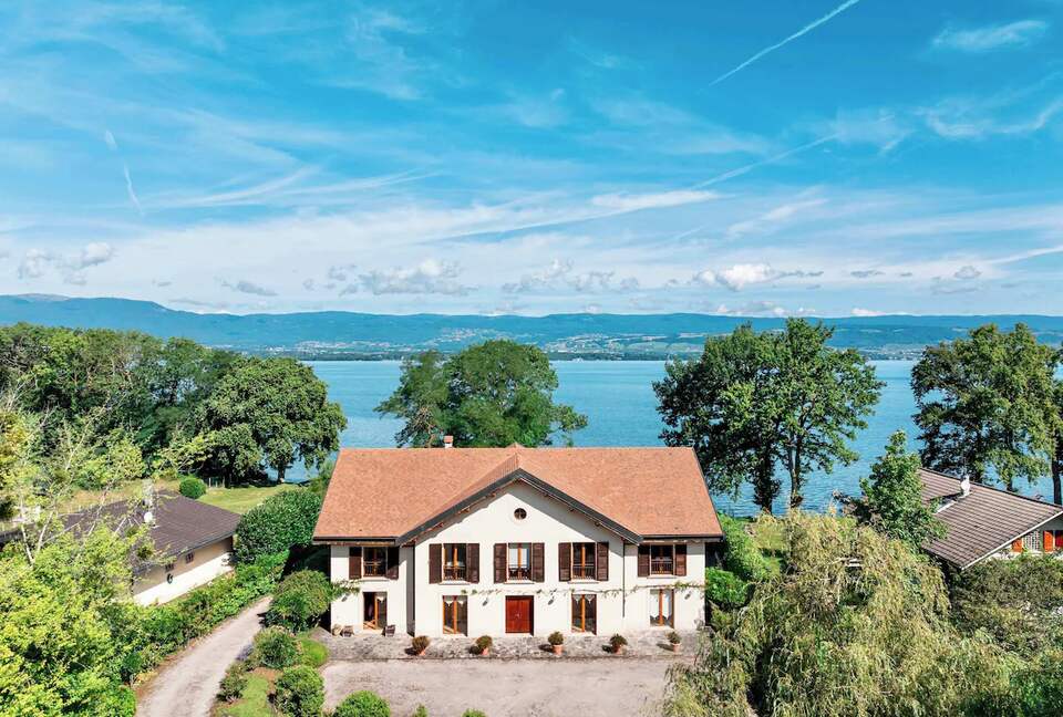 Lake Geneva frontlake House & Private Beach - Nernier, France