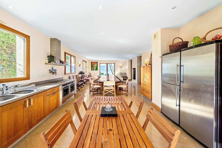 Lake Geneva frontlake House & Private Beach - Nernier, France