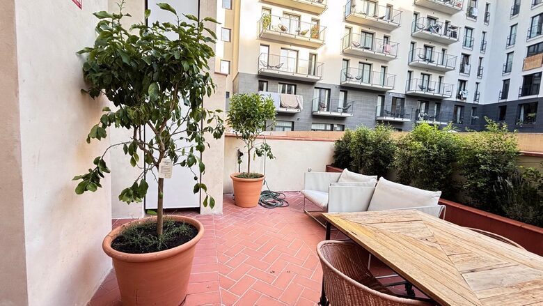 Elegant Barcelona Retreat with Private Terrace & Rooftop Access - Barcelona, Spain