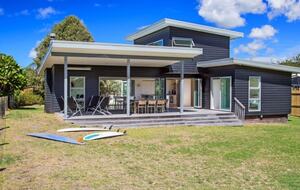 Coastal Retreat Steps from Matapouri Beach - Matapouri, New Zealand