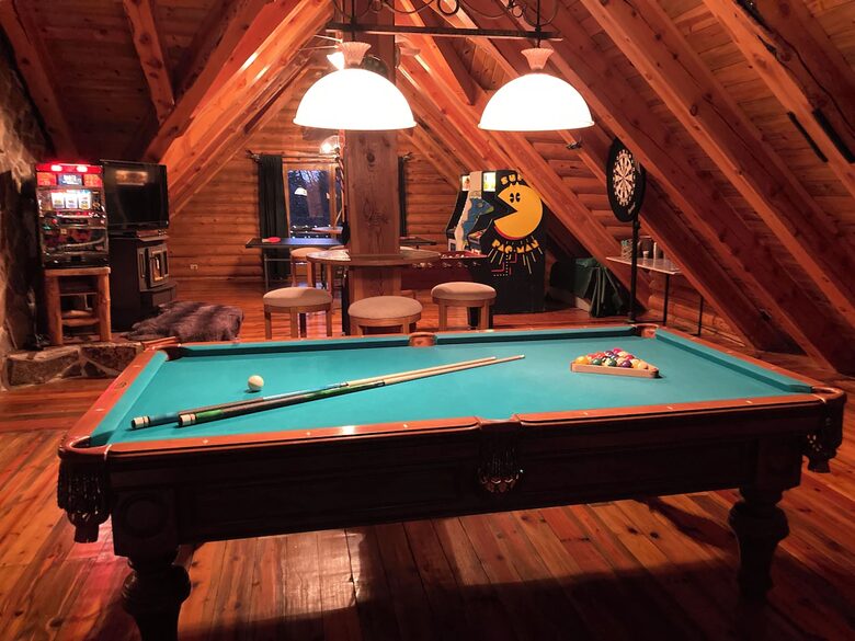 Splinter Shack Lodge | Charming Ski Log Cabin 20 minutes from Snowbasin! - Ogden, Utah