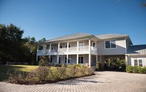 Exquisite Tampa-Area Oasis with Resort Amenities - Lutz, Florida