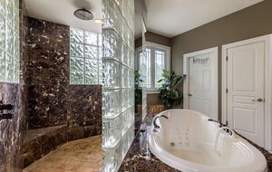 Exquisite Tampa-Area Oasis with Resort Amenities - Lutz, Florida