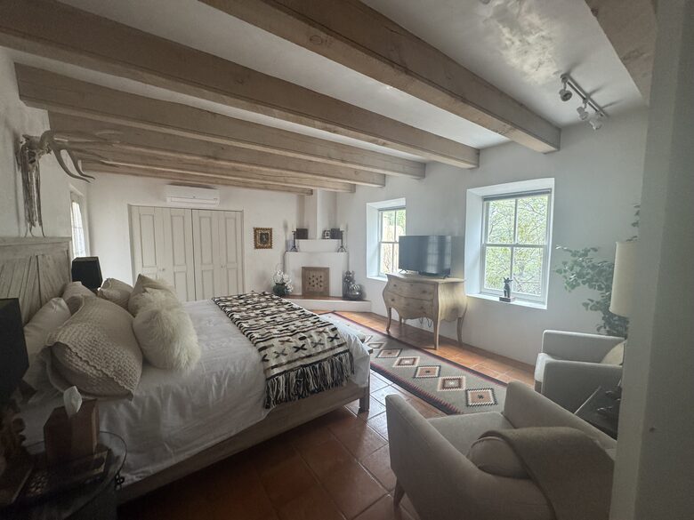 Guest bedroom
