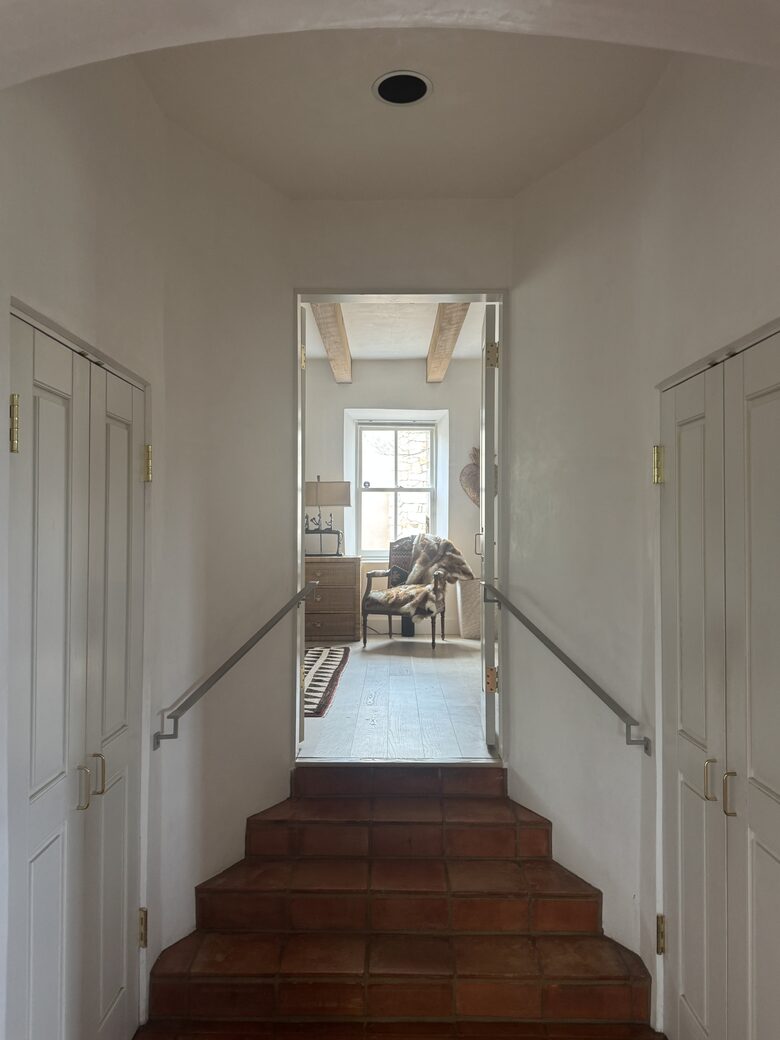 Entry to Primary bedroom