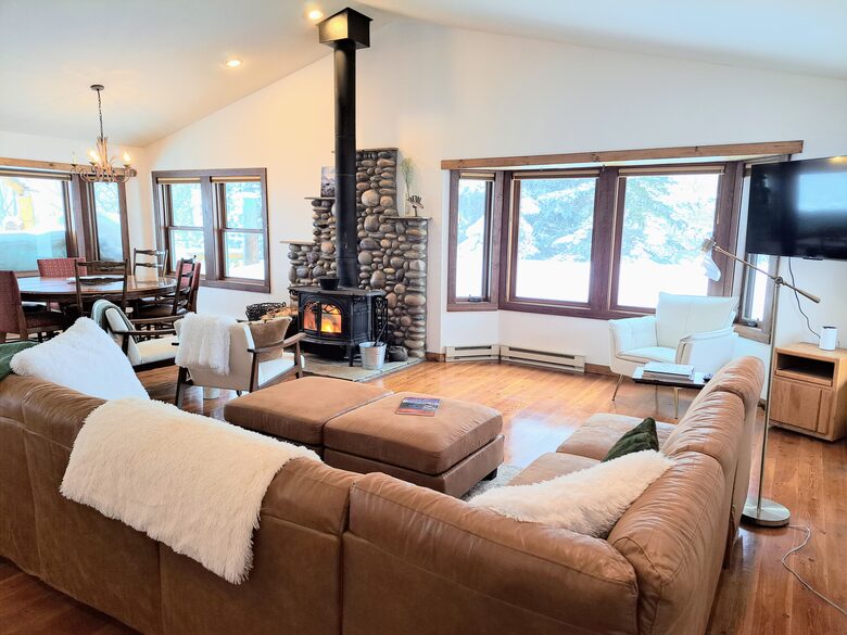 A Private 2-Acre Retreat at the Edge of the Tetons - Jackson, Wyoming