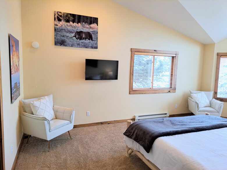 A Private 2-Acre Retreat at the Edge of the Tetons - Jackson, Wyoming