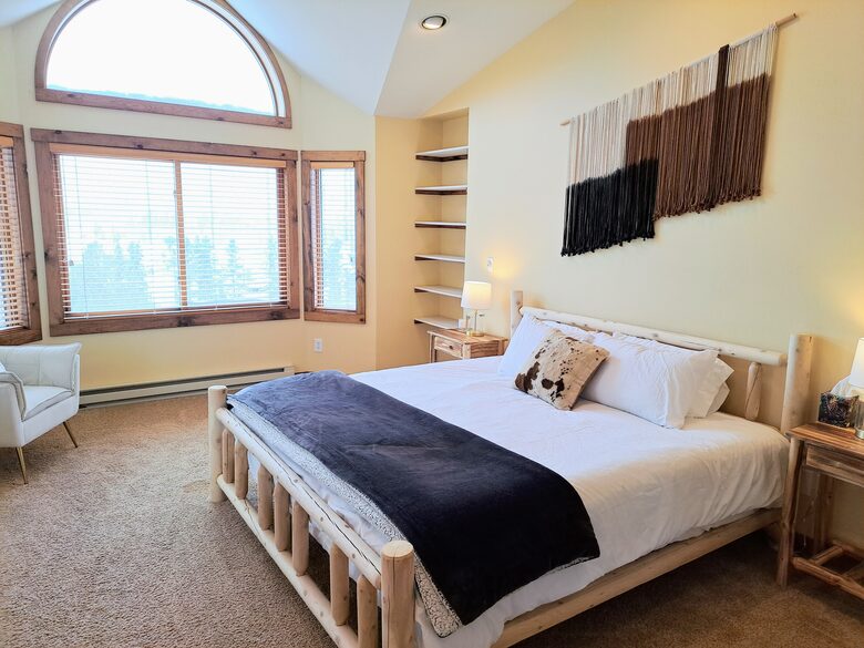 A Private 2-Acre Retreat at the Edge of the Tetons - Jackson, Wyoming