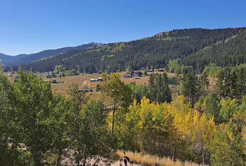 A Private 2-Acre Retreat at the Edge of the Tetons - Jackson, Wyoming