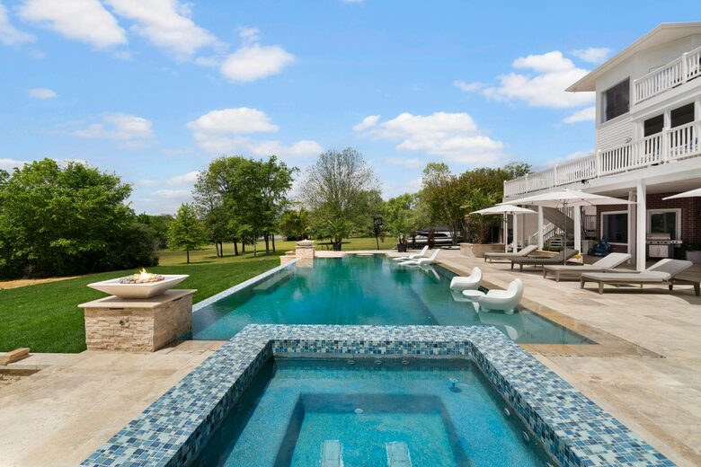 ABOVE - Lakeside Oasis Estate - Gallatin, Tennessee