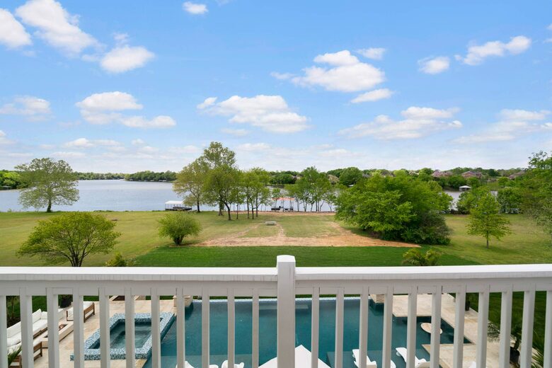 ABOVE - Lakeside Oasis Estate - Gallatin, Tennessee