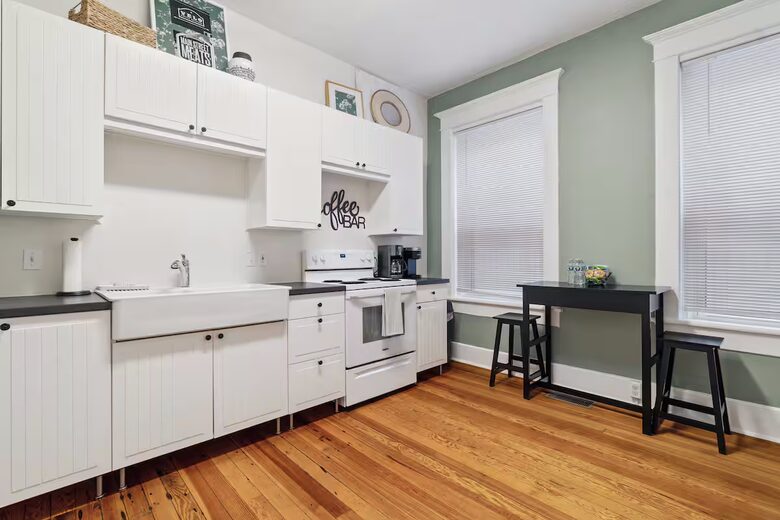 Elegant Southside Residence | A Walkable Historic Chattanooga Retreat - Chattanooga, Tennessee