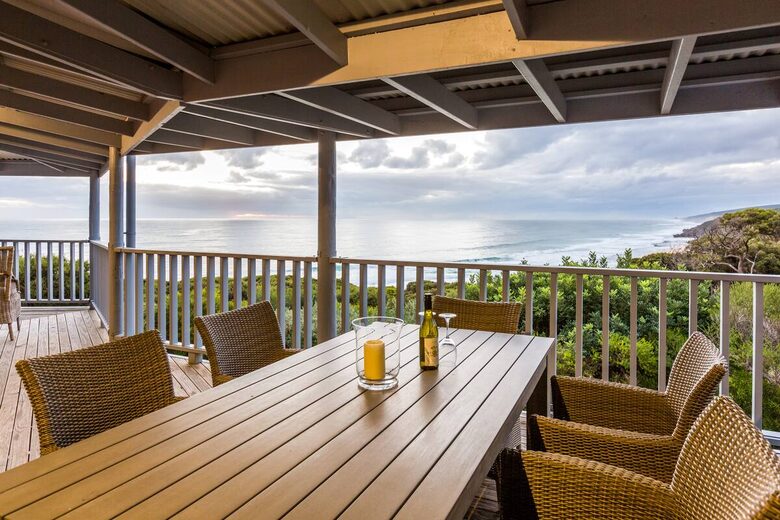 "The Yallingup Beach House" - a panoramic surf & sunset retreat - Yallingup, Australia