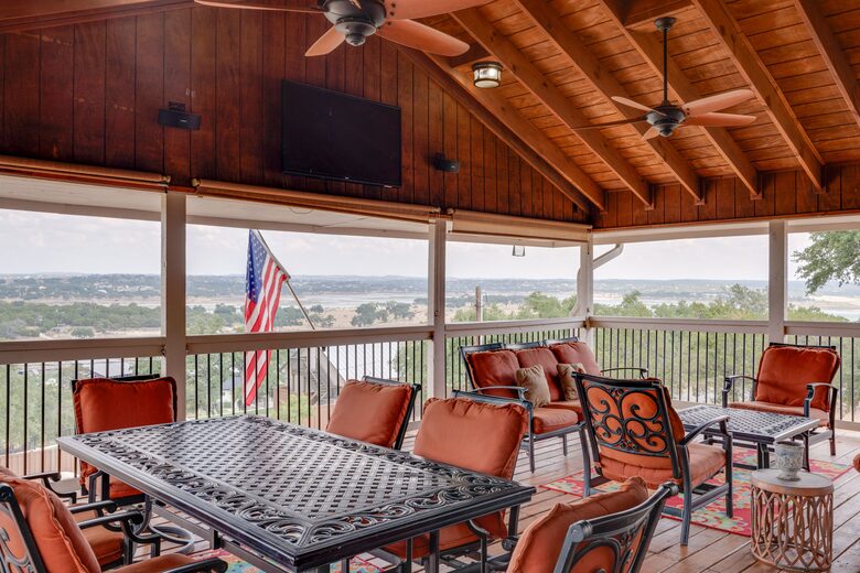 Unwound at Canyon Lake | A Refined Canyon Lake Escape - Canyon Lake, Texas