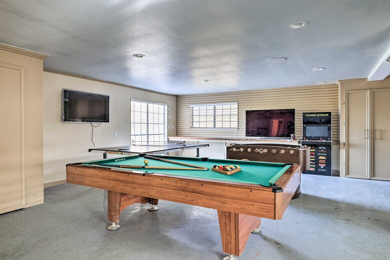 Unwound at Canyon Lake | A Refined Canyon Lake Escape - Canyon Lake, Texas