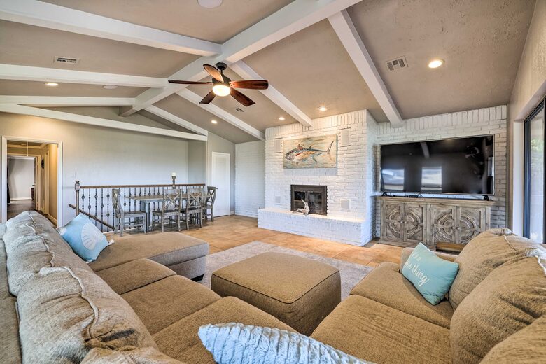 Unwound at Canyon Lake | A Refined Canyon Lake Escape - Canyon Lake, Texas