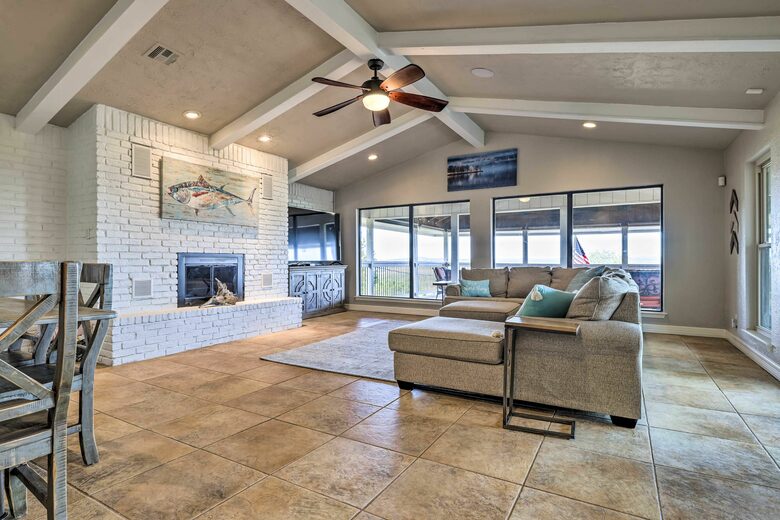 Unwound at Canyon Lake | A Refined Canyon Lake Escape - Canyon Lake, Texas