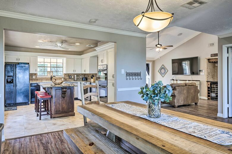 Unwound at Canyon Lake | A Refined Canyon Lake Escape - Canyon Lake, Texas