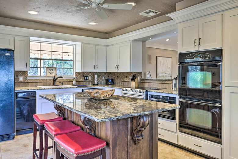 Unwound at Canyon Lake | A Refined Canyon Lake Escape - Canyon Lake, Texas