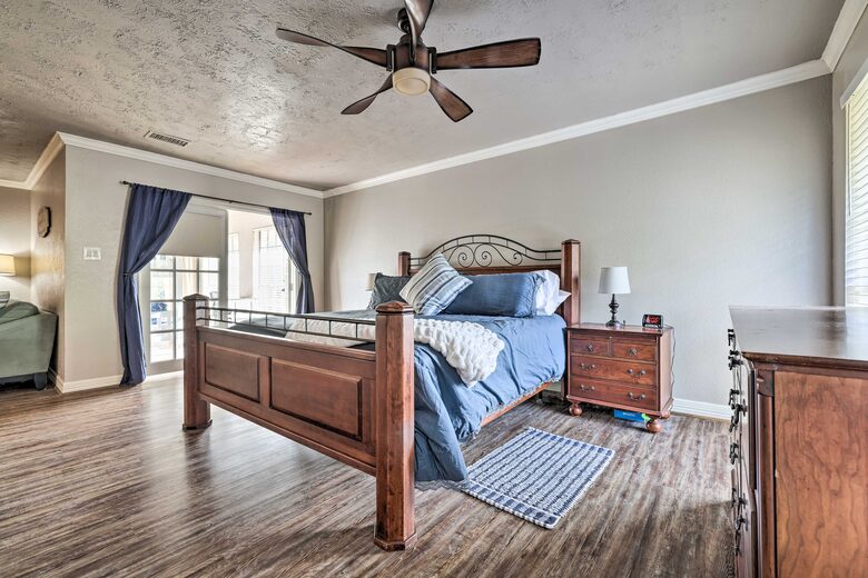Unwound at Canyon Lake | A Refined Canyon Lake Escape - Canyon Lake, Texas