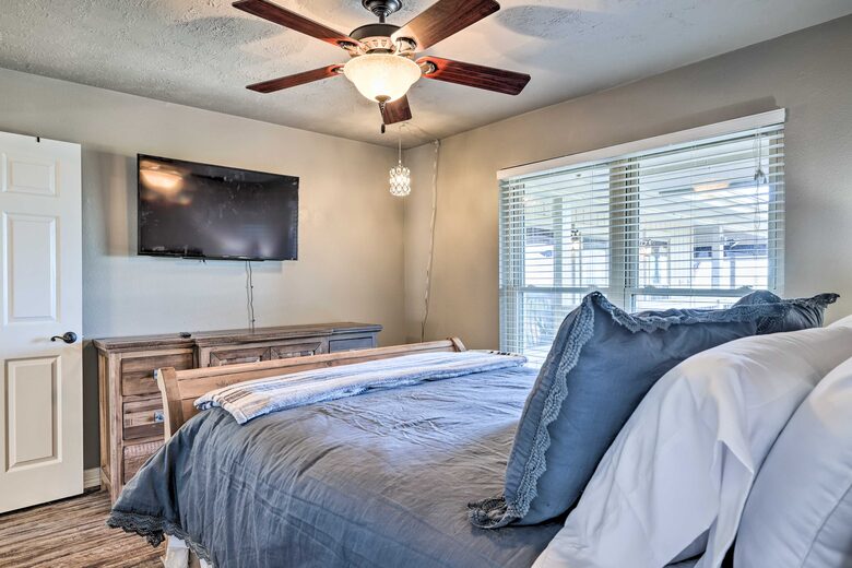 Unwound at Canyon Lake | A Refined Canyon Lake Escape - Canyon Lake, Texas