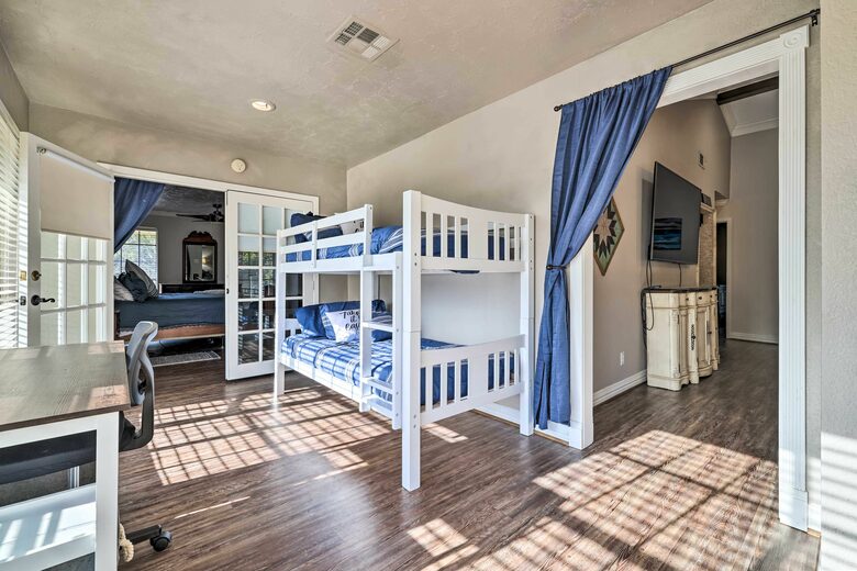 Unwound at Canyon Lake | A Refined Canyon Lake Escape - Canyon Lake, Texas