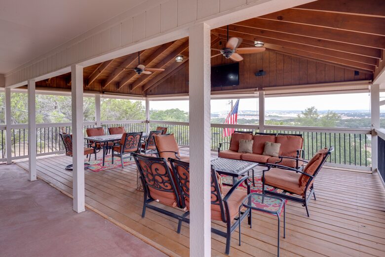 Unwound at Canyon Lake | A Refined Canyon Lake Escape - Canyon Lake, Texas