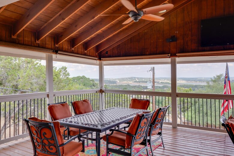 Unwound at Canyon Lake | A Refined Canyon Lake Escape - Canyon Lake, Texas