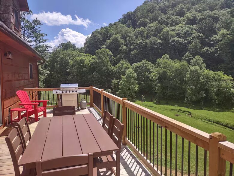 Creekside Comfort in the High Country - Vilas, North Carolina