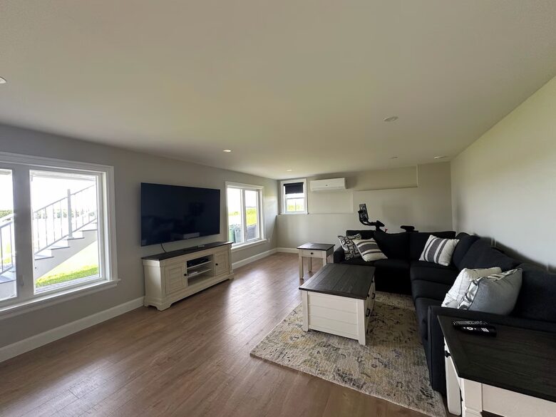 Modern Coastal Cottage on the Sou’West River - Clinton, Canada