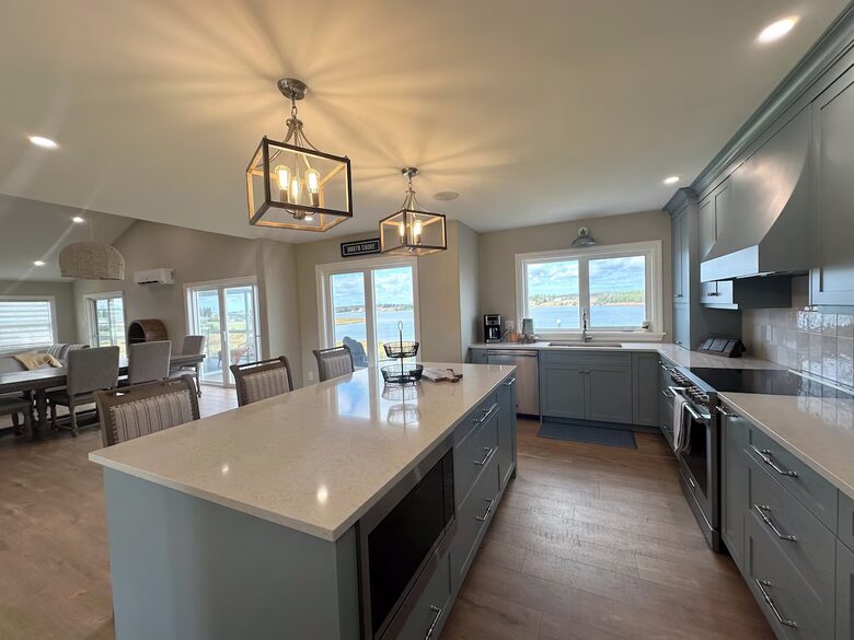 Modern Coastal Cottage on the Sou’West River - Clinton, Canada
