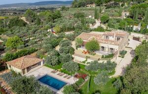 Exquisite Stone Villa Surrounded by Olive Groves in Gordes - Gordes, France