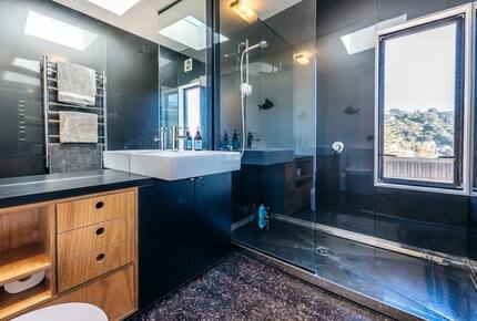 Palm Beach Island Retreat with Scenic Views - Waiheke Island, New Zealand