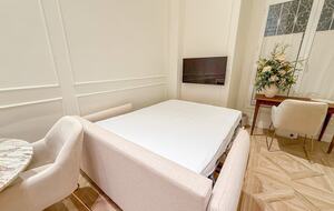 Elegant Apartment in a Historic Seville Palace Near Cathedral - Seville, Spain