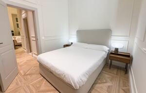 Elegant Apartment in a Historic Seville Palace Near Cathedral - Seville, Spain