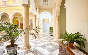 Elegant Apartment in a Historic Seville Palace Near Cathedral - Seville, Spain