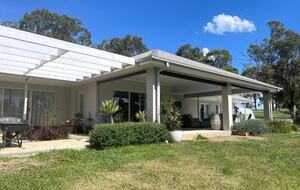 Mistletoe Lakehouse in the Heart of the Hunter Valley - Pokolbin, Australia