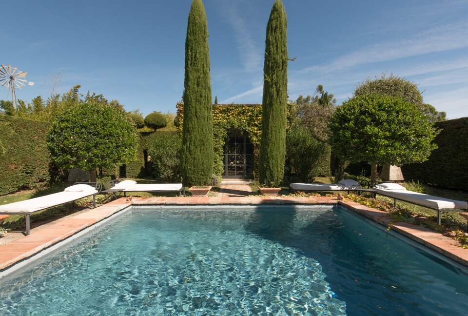 Les Confines: An Enchanting Provençal Estate of Timeless Elegance (R) - Noves, France