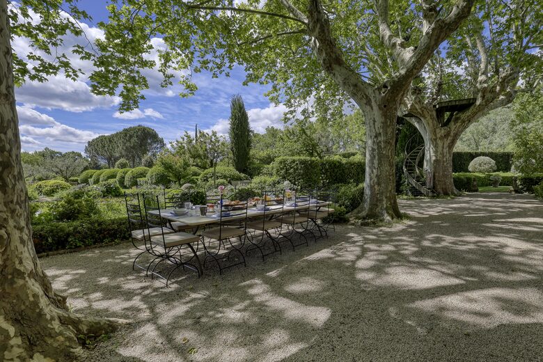 Les Confines: An Enchanting Provençal Estate of Timeless Elegance (R) - Noves, France