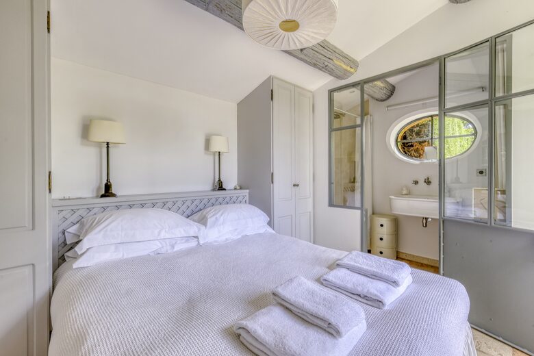 Les Confines: An Enchanting Provençal Estate of Timeless Elegance (R) - Noves, France