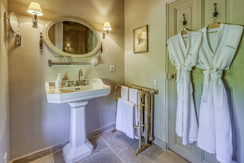 Les Confines: An Enchanting Provençal Estate of Timeless Elegance (R) - Noves, France