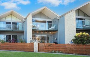 Augusta River & Ocean View Retreat with Lush Courtyards - Augusta, Australia