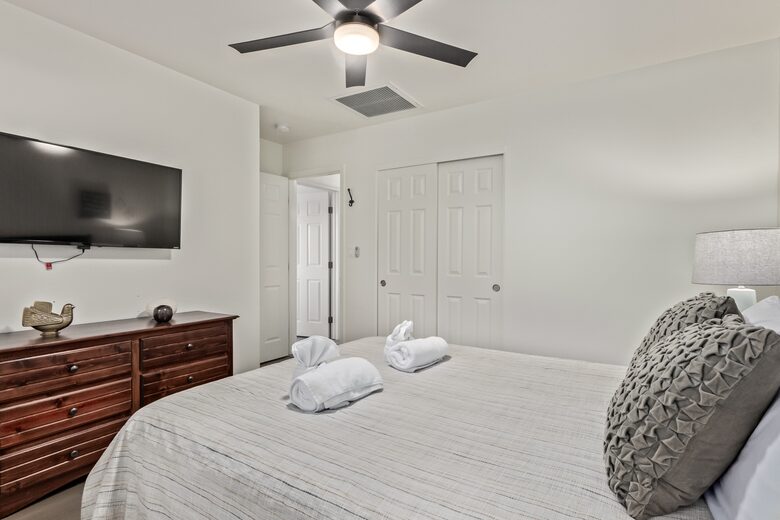 Guest bedroom 1