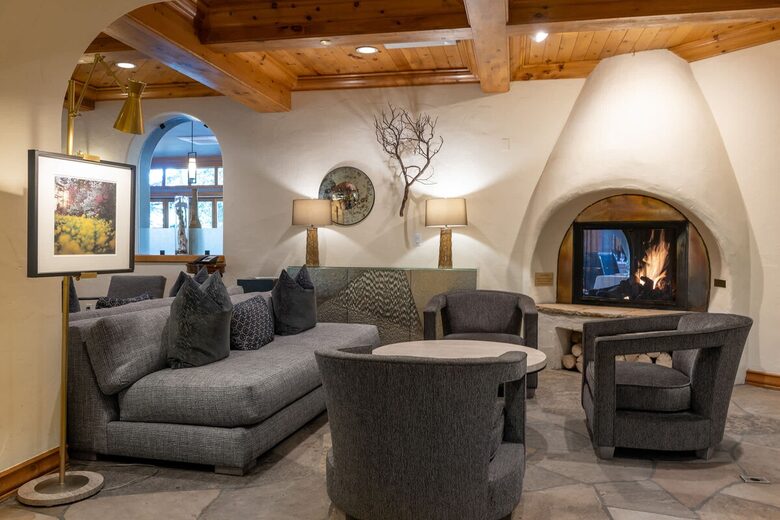 Lobby of The Pines