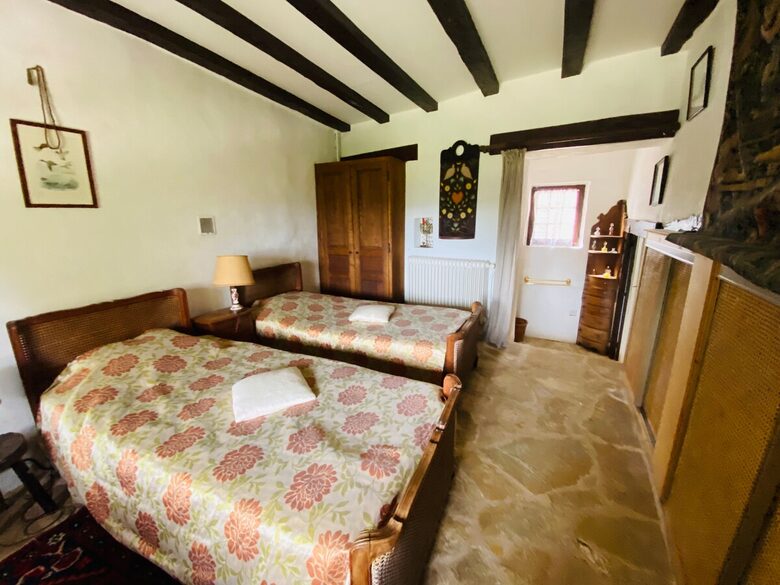 Peaceful Dordogne Estate Surrounded by Nature - Veyrines-de-Domme, France