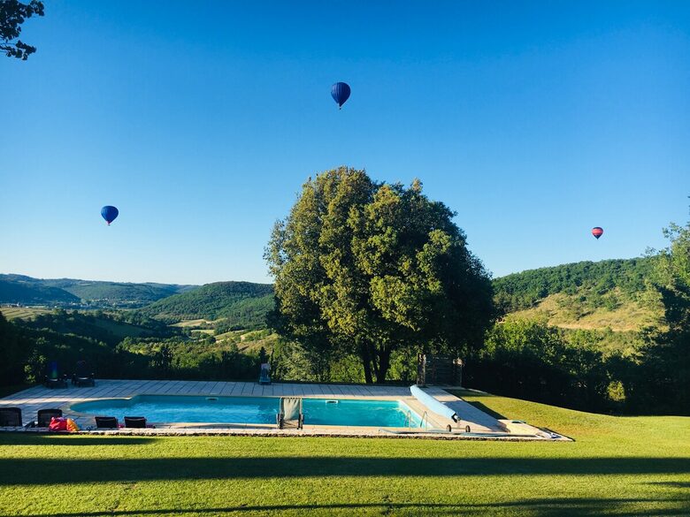 Peaceful Dordogne Estate Surrounded by Nature - Veyrines-de-Domme, France