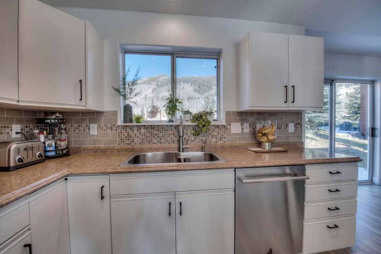 Lake Dillon Designer Retreat with Mountain Views - Dillon, Colorado