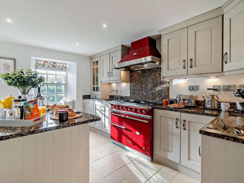 An Elegant Escape in Cornwall’s Countryside - Penzance, United Kingdom
