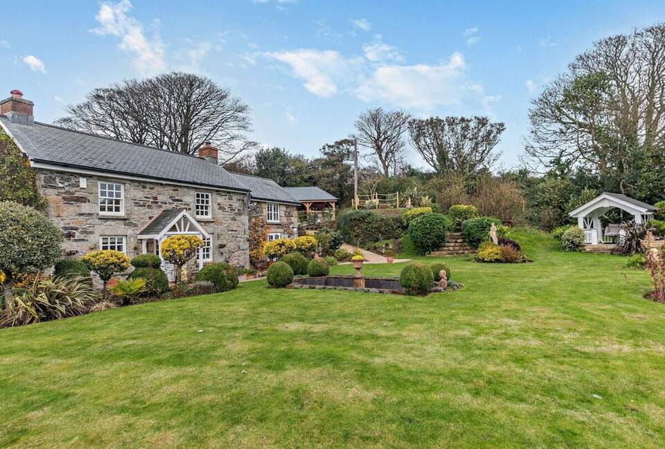 An Elegant Escape in Cornwall’s Countryside - Penzance, United Kingdom