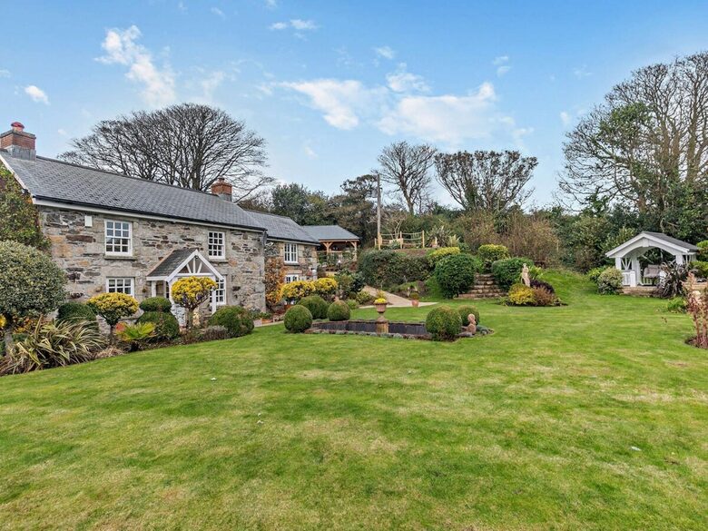 An Elegant Escape in Cornwall’s Countryside - Penzance, United Kingdom